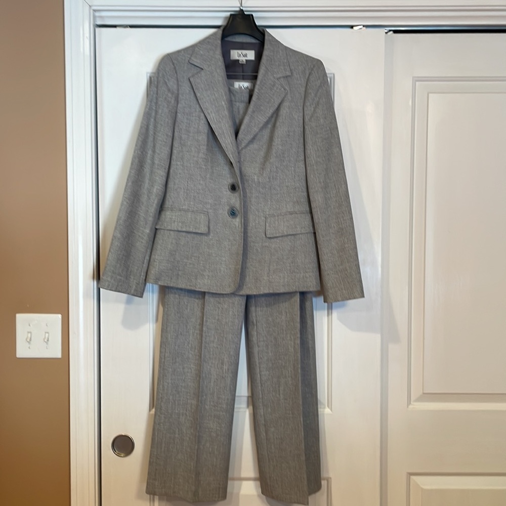 Women’s Pant Suit
